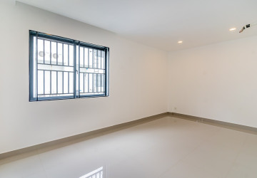 4 Bedroom Corner Shophouse For Rent - Borey Chip Mong 271, Khan Meanchey, Phnom Penh thumbnail