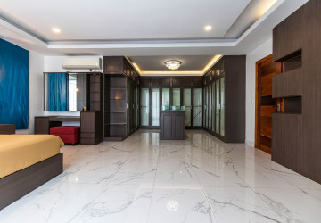 4 Bedroom Duplex Apartment For Rent - Svay Dangkum, Siem Reap thumbnail