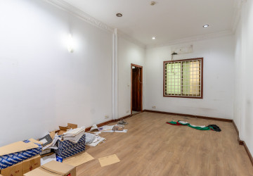 8 Bedroom Villa For Rent - Tonle Bassac, Phnom Penh thumbnail
