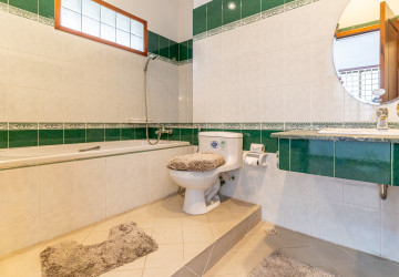 8 Bedroom Villa For Rent - Tonle Bassac, Phnom Penh thumbnail