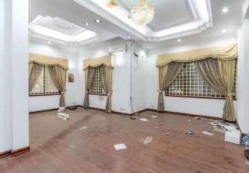 8 Bedroom Villa For Rent - Tonle Bassac, Phnom Penh thumbnail