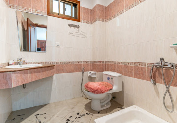 8 Bedroom Villa For Rent - Tonle Bassac, Phnom Penh thumbnail