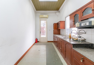 8 Bedroom Villa For Rent - Tonle Bassac, Phnom Penh thumbnail