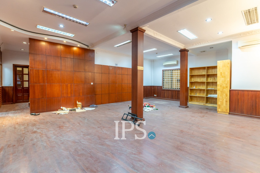 8 Bedroom Villa For Rent - Tonle Bassac, Phnom Penh