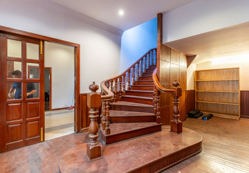 8 Bedroom Villa For Rent - Tonle Bassac, Phnom Penh thumbnail