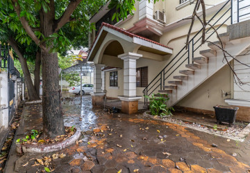 8 Bedroom Villa For Rent - Tonle Bassac, Phnom Penh thumbnail