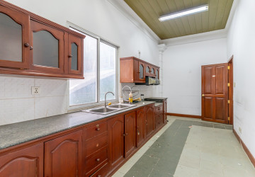 8 Bedroom Villa For Rent - Tonle Bassac, Phnom Penh thumbnail
