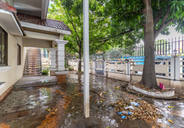 8 Bedroom Villa For Rent - Tonle Bassac, Phnom Penh thumbnail