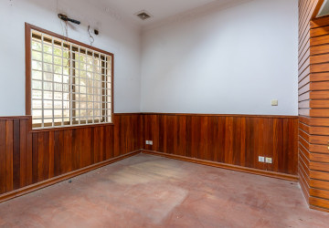 8 Bedroom Villa For Rent - Tonle Bassac, Phnom Penh thumbnail