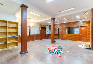 8 Bedroom Villa For Rent - Tonle Bassac, Phnom Penh thumbnail