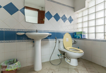 8 Bedroom Villa For Rent - Tonle Bassac, Phnom Penh thumbnail