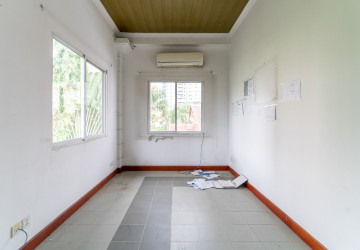 8 Bedroom Villa For Rent - Tonle Bassac, Phnom Penh thumbnail