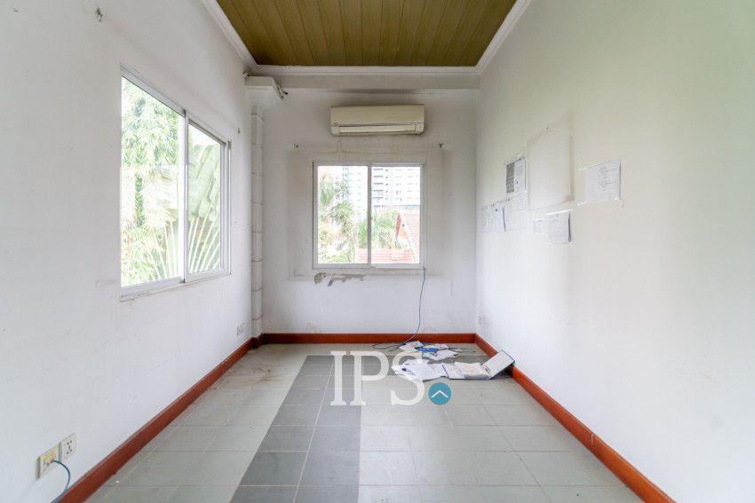 8 Bedroom Villa For Rent - Tonle Bassac, Phnom Penh