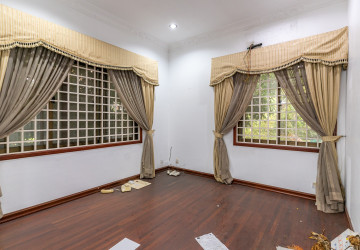 8 Bedroom Villa For Rent - Tonle Bassac, Phnom Penh thumbnail