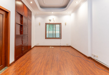 8 Bedroom Villa For Rent - Tonle Bassac, Phnom Penh thumbnail