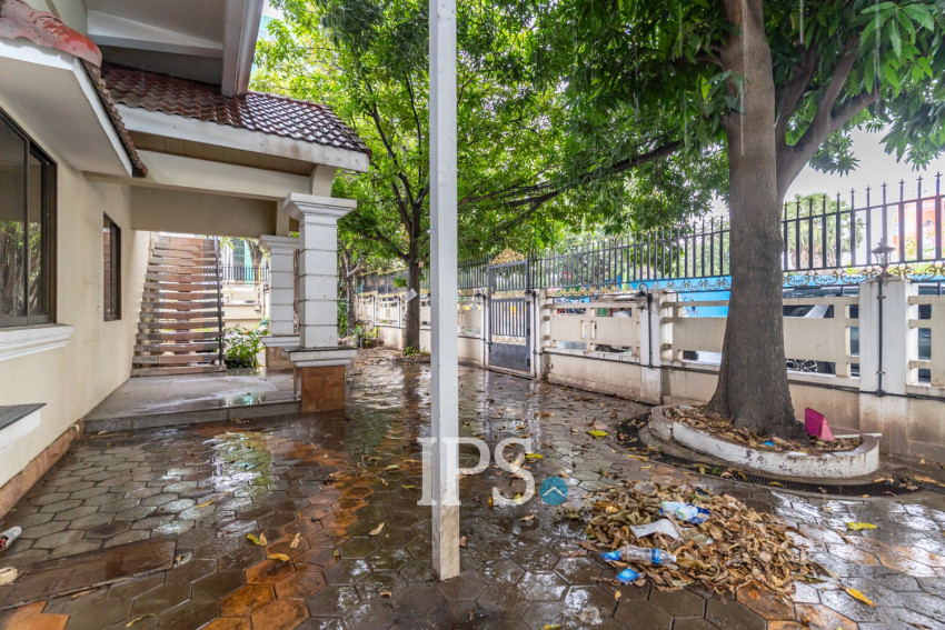 8 Bedroom Villa For Rent - Tonle Bassac, Phnom Penh