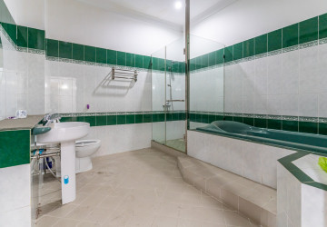 8 Bedroom Villa For Rent - Tonle Bassac, Phnom Penh thumbnail