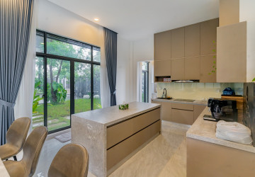 5 Bedroom Villa For Rent - Russey Keo, Phnom Penh thumbnail