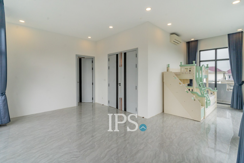 5 Bedroom Villa For Rent - Russey Keo, Phnom Penh