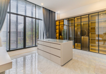 5 Bedroom Villa For Rent - Russey Keo, Phnom Penh thumbnail