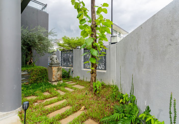 5 Bedroom Villa For Rent - Russey Keo, Phnom Penh thumbnail