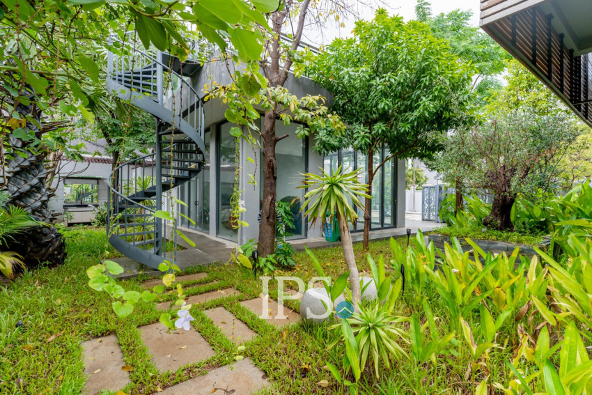 5 Bedroom Villa For Rent - Russey Keo, Phnom Penh