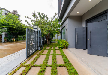5 Bedroom Villa For Rent - Russey Keo, Phnom Penh thumbnail