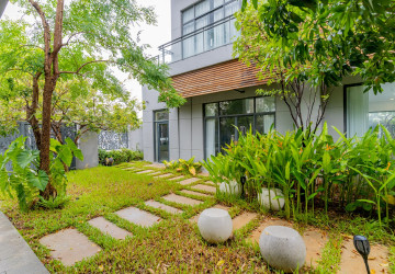 5 Bedroom Villa For Rent - Russey Keo, Phnom Penh thumbnail