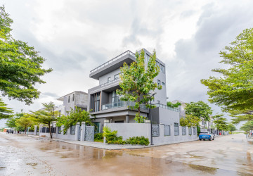 5 Bedroom Villa For Rent - Russey Keo, Phnom Penh thumbnail