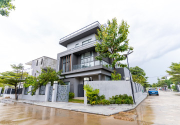 5 Bedroom Villa For Rent - Russey Keo, Phnom Penh thumbnail