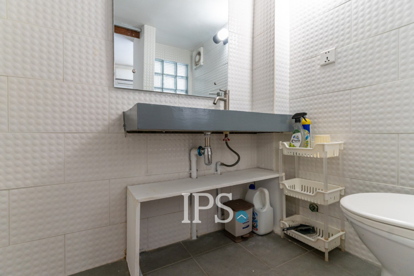 Renovated Loft 3 Bedroom Apartment For Rent - Phsar Thmei 3, Phnom Penh