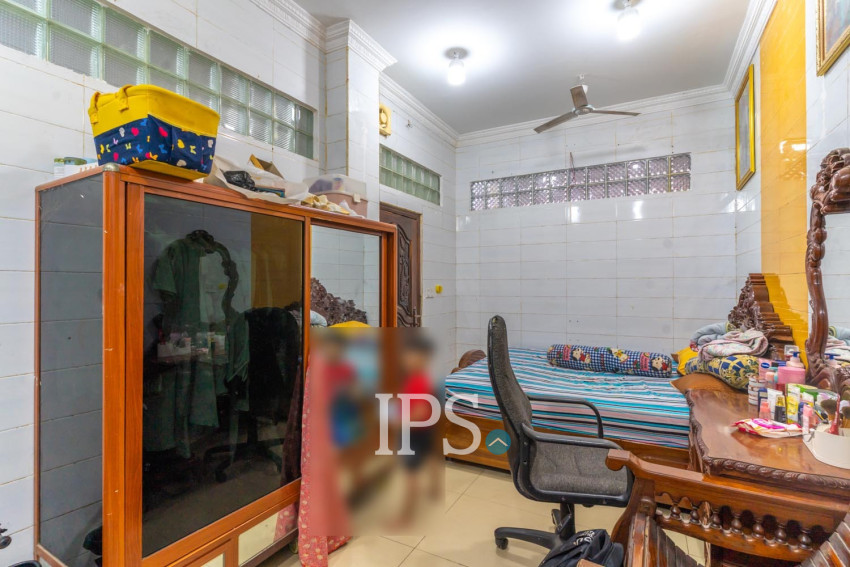 182 Sqm Retail Space For Rent - Phsar Thmei Ti 3, Phnom Penh