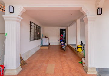 5 Bedroom Villa For Rent - Boeung Kak 1, Phnom Penh thumbnail