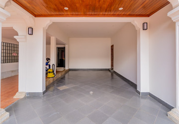 5 Bedroom Villa For Rent - Boeung Kak 1, Phnom Penh thumbnail
