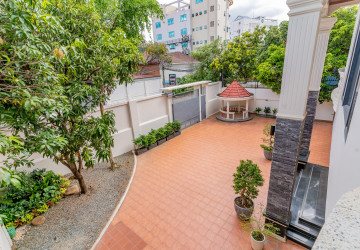 5 Bedroom Villa For Rent - Boeung Kak 1, Phnom Penh thumbnail