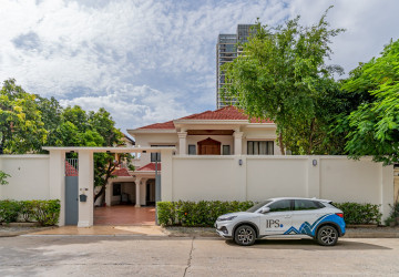 5 Bedroom Villa For Rent - Boeung Kak 1, Phnom Penh thumbnail