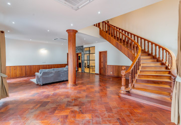 5 Bedroom Villa For Rent - Boeung Kak 1, Phnom Penh thumbnail