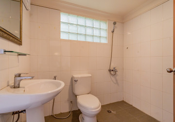 5 Bedroom Villa For Rent - Boeung Kak 1, Phnom Penh thumbnail