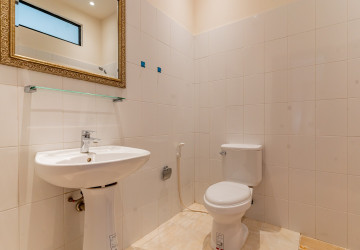 5 Bedroom Villa For Rent - Boeung Kak 1, Phnom Penh thumbnail