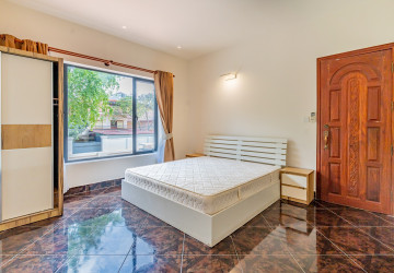 5 Bedroom Villa For Rent - Boeung Kak 1, Phnom Penh thumbnail