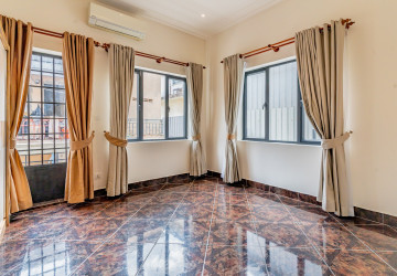 5 Bedroom Villa For Rent - Boeung Kak 1, Phnom Penh thumbnail