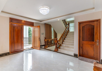 6 Bedroom Villa For Rent - Russey Keo, Phnom Penh thumbnail