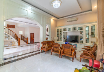 6 Bedroom Villa For Rent - Russey Keo, Phnom Penh thumbnail