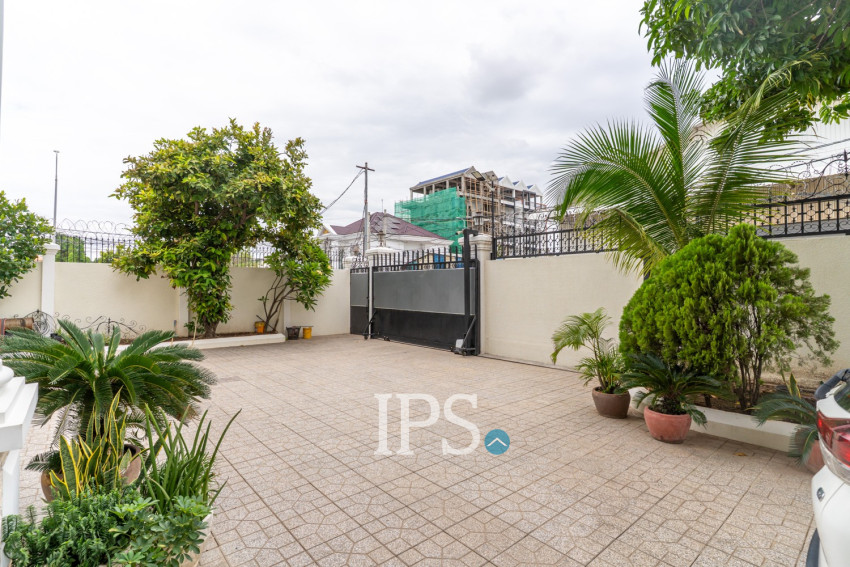 6 Bedroom Villa For Rent - Russey Keo, Phnom Penh