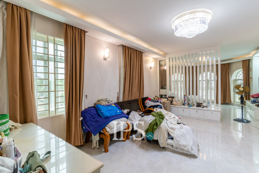 6 Bedroom Villa For Rent - Russey Keo, Phnom Penh