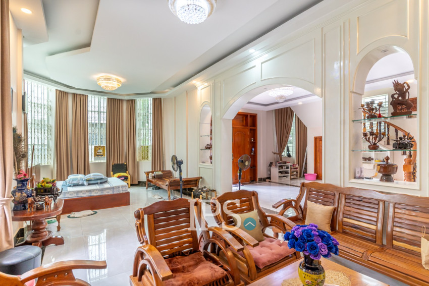 6 Bedroom Villa For Rent - Russey Keo, Phnom Penh