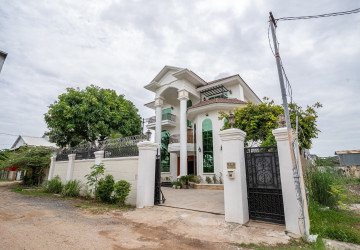6 Bedroom Villa For Rent - Russey Keo, Phnom Penh thumbnail