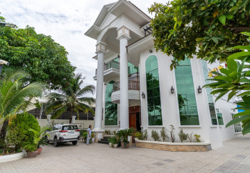 6 Bedroom Villa For Rent - Russey Keo, Phnom Penh thumbnail