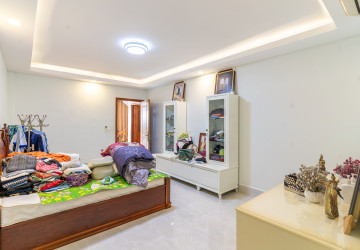 6 Bedroom Villa For Rent - Russey Keo, Phnom Penh thumbnail