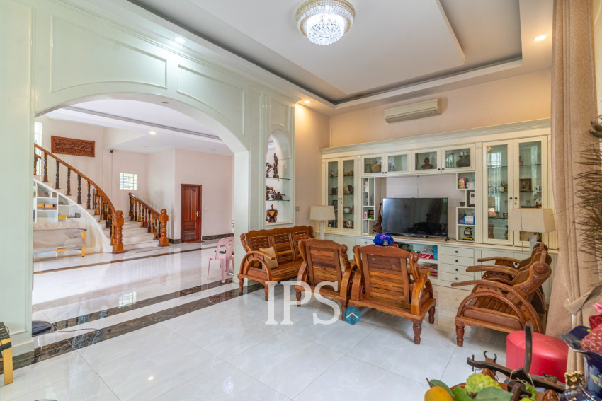 6 Bedroom Villa For Rent - Russey Keo, Phnom Penh